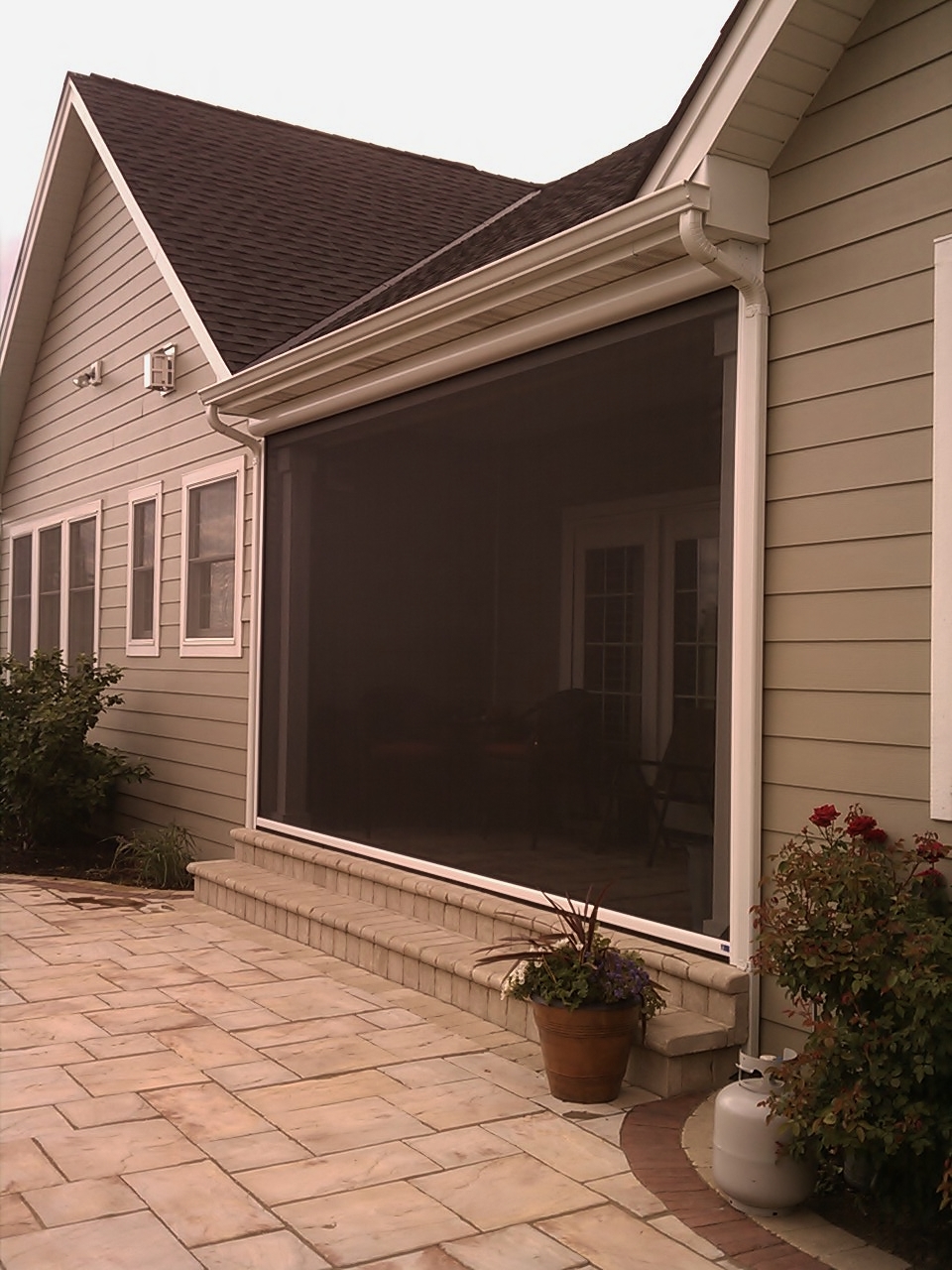 retractable privacy screen